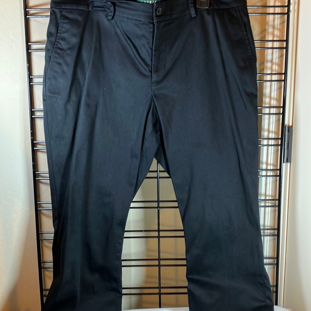 EUC Women Ralph Lauren Size 14 Black Pants 97% Cotton 3% Elastane.